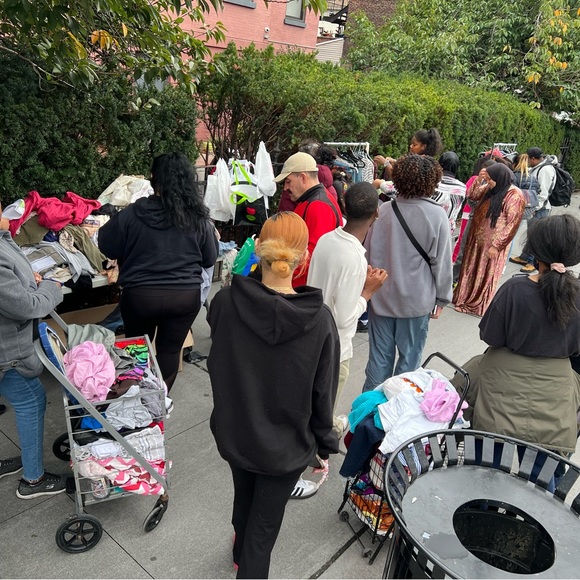 Meet your Posher, Iris - Picture 2 of 8